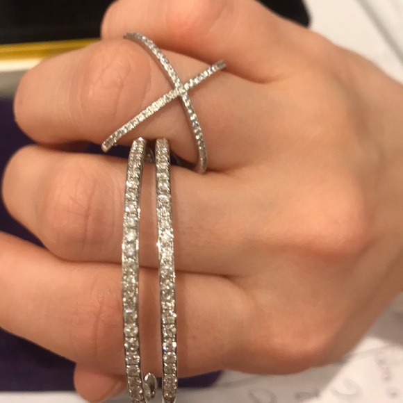 Diamond Hoop 14K white gold earrings 1 7/8” ⌀ - Picture 7 of 7